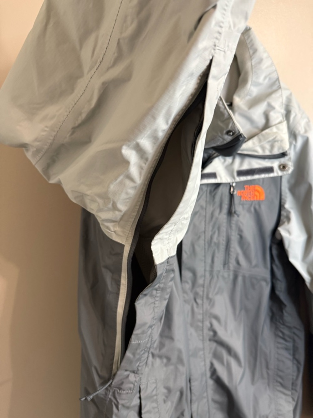 The North Face Men's Two-Tone Gray Windbreaker Orange Accents Waterproof M - Picture 4 of 13
